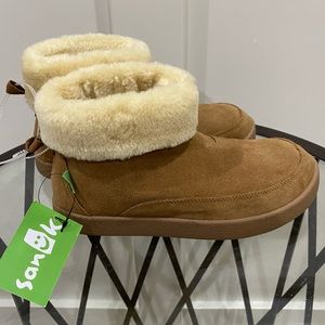 Sanuk - Women's Roll-Top Bootie Suede